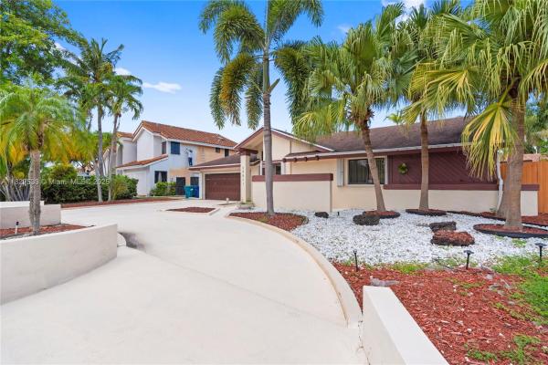 Sky Lake Terrace, 20511 NE 7th Ct, Ives Estates, Florida 33179, image 3