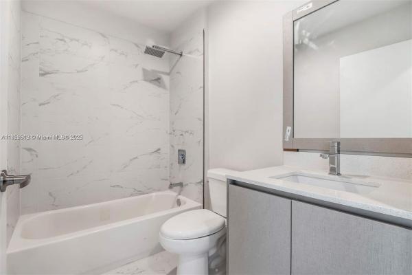 2555 NE 193rd St #2202, Unincorporated Dade County, Florida 33180, image 1