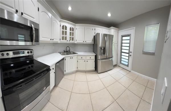 The Lakes Of Inverrary, 3360 Spanish Moss Ter #211, Lauderhill, Florida 33319, image 1