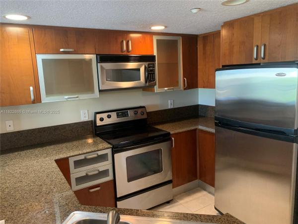 Hallandale Yacht Club, 201 Golden Isles Dr #510, Hallandale Beach, Florida 33009, image 1