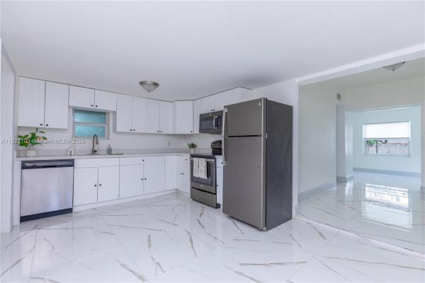 1758 NE 183rd St, Miami, Florida 33179, image 1