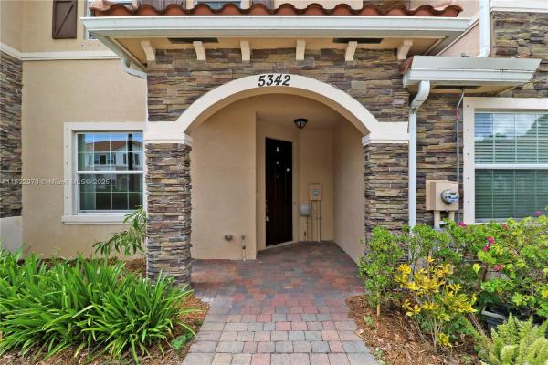 Charleston Commons, 5342 Ashley River Rd, West Palm Beach, Florida 33417, image 2