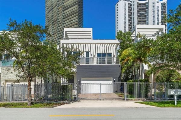 Atlantic 15, 18955 Atlantic Blvd, Sunny Isles Beach, Florida 33160, image 1