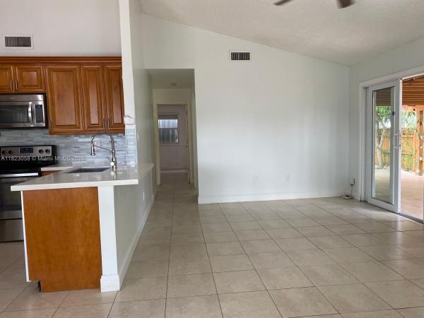 Cinnamon Place At Honeywoods, 8680 SW 16th St, Pembroke Pines, Florida 33025, image 2
