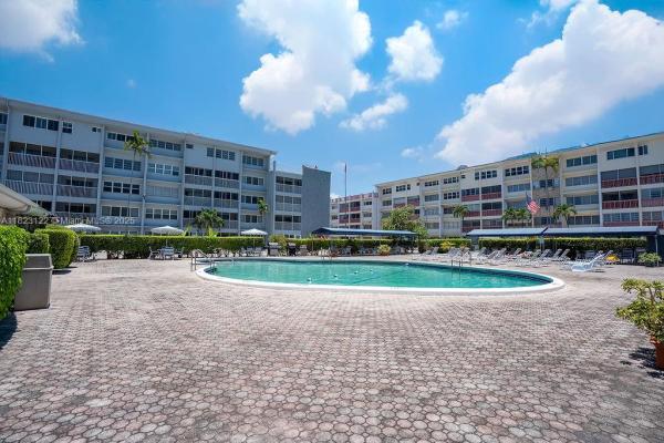 Gulfstream Garden, 215 SE 3rd Ave #405C, Hallandale Beach, Florida 33009, image 1