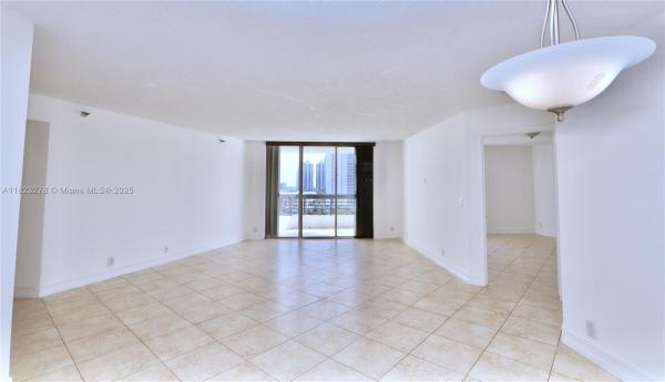 Mystic Pointe Tower 400, 3500 Mystic Pointe Dr #1207, Aventura, Florida 33180, image 1