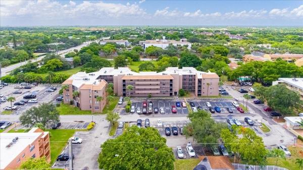 Le Chateau, 3100 N Pine Island Rd #305, Sunrise, Florida 33351, image 1