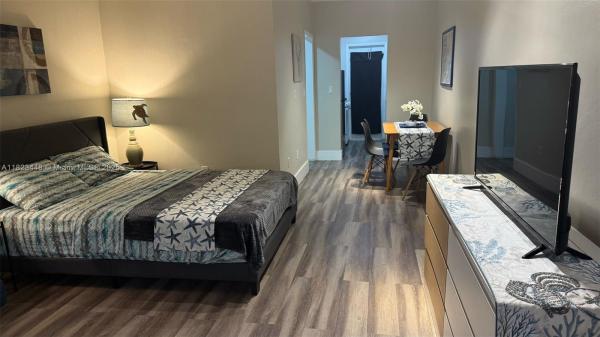 The Beverly Arms, 8132 Harding Ave #2, Miami Beach, Florida 33141, image 3