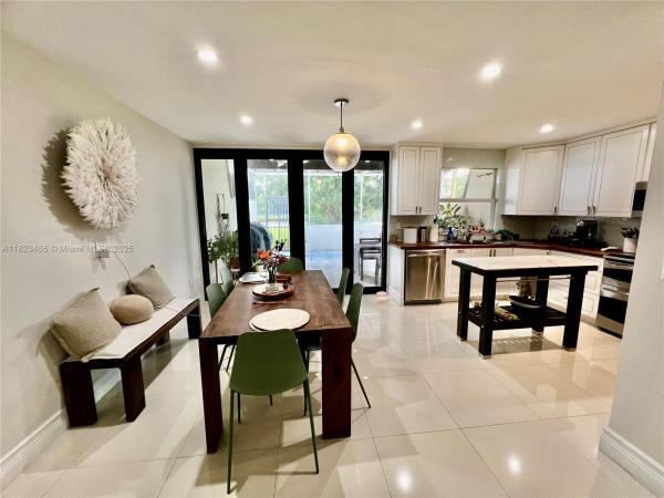 Sunset Park Lake Villas, 7643 SW 102nd Pl, Kendall, Florida 33173, image 2