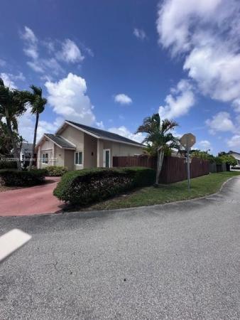 Les Chalets, 641 SW 99th Pl, Fountainebleau, Florida 33174, image 2