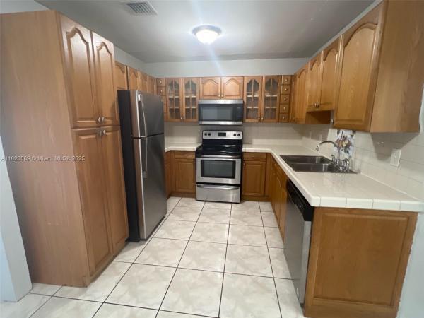 Academy Award, 3841 NW 7th Ct, Lauderhill, Florida 33311, image 2