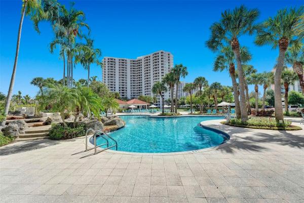 Parc Central Aventura South, 3300 NE 191st St #1016, Aventura, Florida 33180, image 1