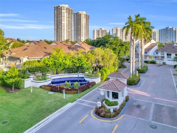 Golden Pointe, 3771 NE 209th Ter, Aventura, Florida 33180, image 3