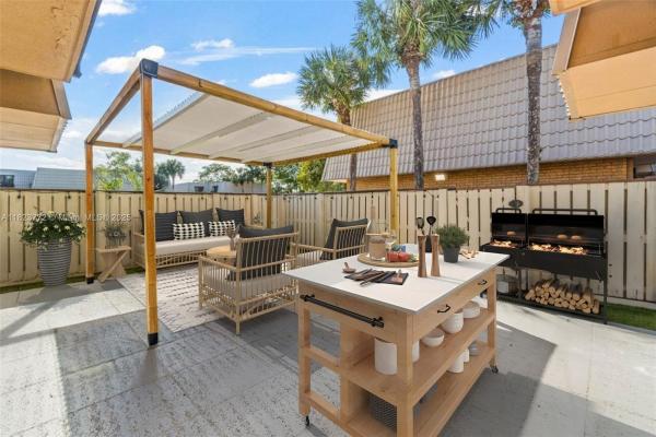 Village Of Sandalwood Lakes South, 6812 68th Way, West Palm Beach, Florida 33409, image 2