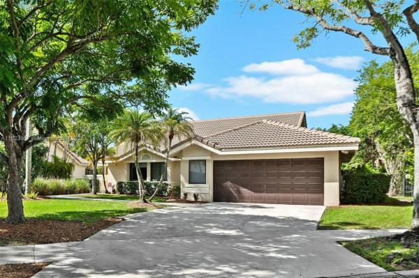 Executive 1 At Country Isles, 2000 Lakeshore Dr, Weston, Florida 33326, image 1