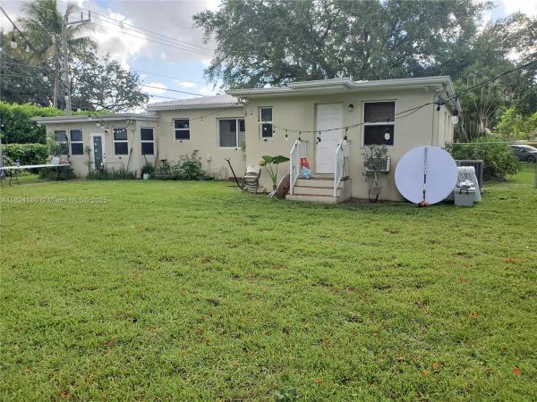 Country Club Estates, 324 La Villa Dr, Miami Springs, Florida 33166, image 2