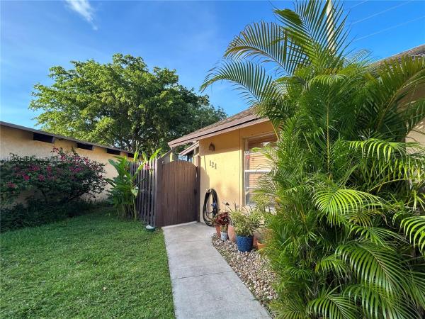 Villas At Carriage Hills, 121 Briarwood Cir #1-5, Hollywood, Florida 33024, image 2