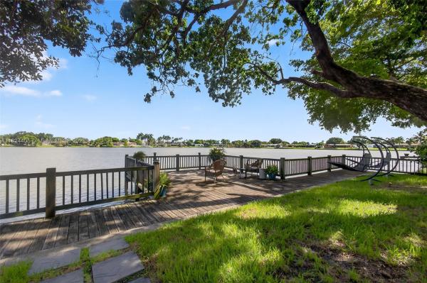 Pasadena Lakes, 8320 Pasadena Blvd, Pembroke Pines, Florida 33024, image 2