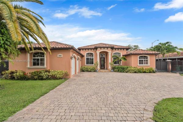 194 W 39th Pl, Hialeah, Florida 33012, image 1