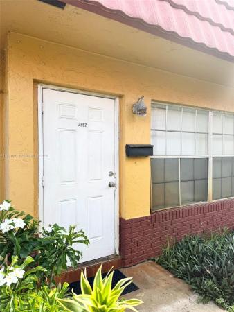 Royal Oaks, 2562 NW 52nd Ave #B18, Lauderhill, Florida 33313, image 2