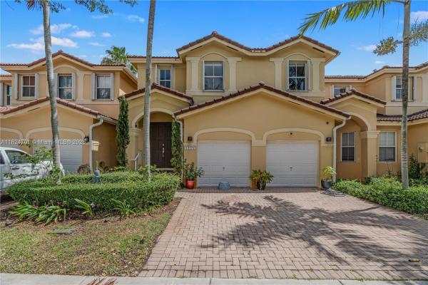Kendall Breeze, 12373 SW 121st Ter, Three Lakes, Florida 33186, image 2