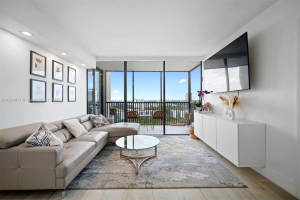 Coronado Tower 2, 20301 W Country Club Dr #1822, Aventura, Florida 33180, image 2