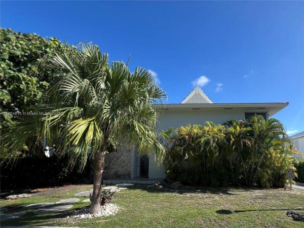 Indies, 195 Sunrise Dr #4, Key Biscayne, Florida 33149, image 1