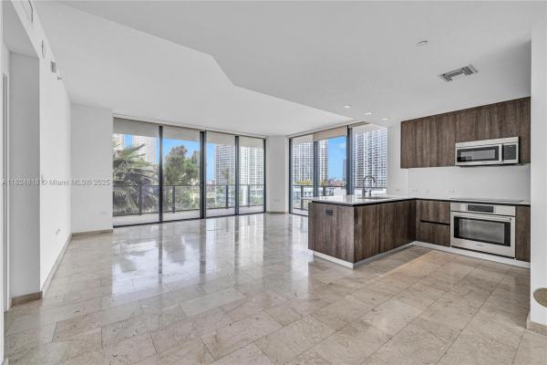 Reach Brickell City Centre, 68 SE 6 St #712, Miami, Florida 33131, image 1