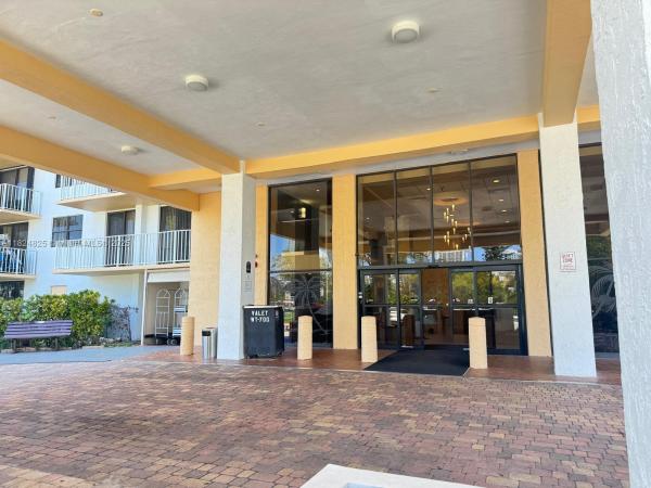 Winston Towers 700, 290 174th St #316, Sunny Isles Beach, Florida 33160, image 2