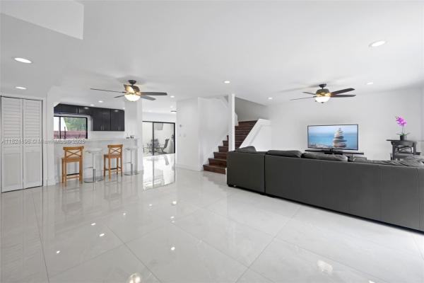 Lakes Of Emerald Hills, 3896 Meadow Ln #245, Hollywood, Florida 33021, image 2