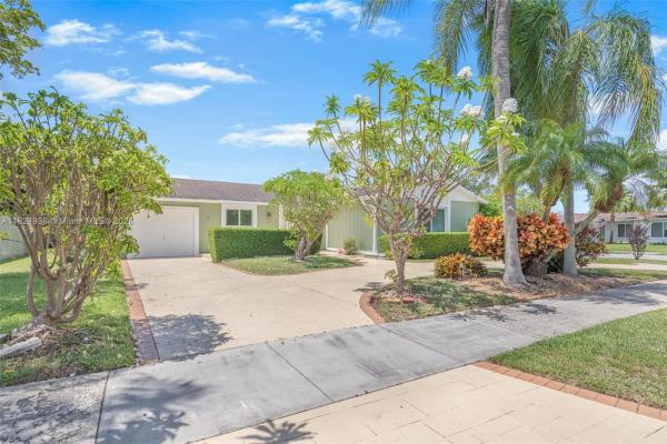 Winston Park, 13245 SW 86th Ln, Kendale Lakes, Florida 33183, image 2