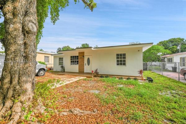 Sunkist Grove, 1355 NW 121st St, North Miami, Florida 33167, image 2