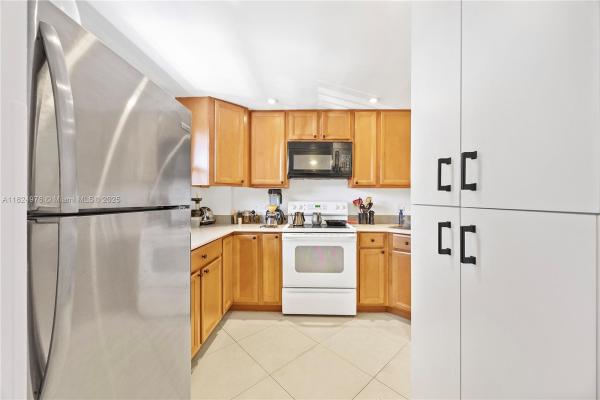 Royal Park, 114 Royal Park Dr #2B, Oakland Park, Florida 33309, image 1