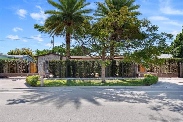 Pine Tree Manor, 9400 Caribbean Blvd, Cutler Bay, Florida 33189, image 1