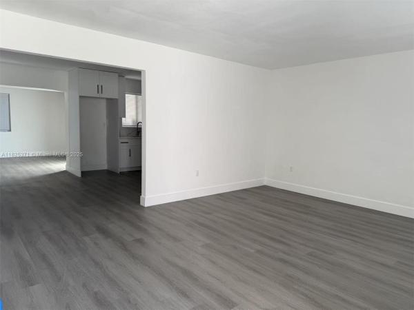 Fulford Highlands, 366 NE 163rd St, Golden Glades, Florida 33162, image 2