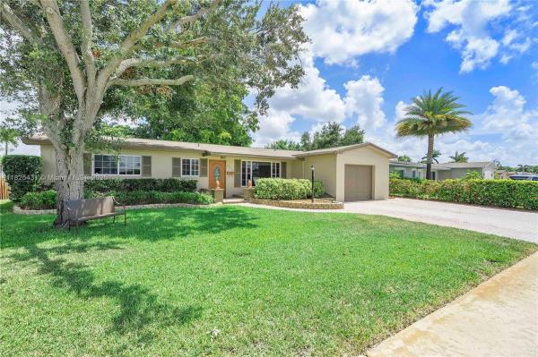 Pasadena Lakes, 8220 NW 24th Ct, Pembroke Pines, Florida 33024, image 1