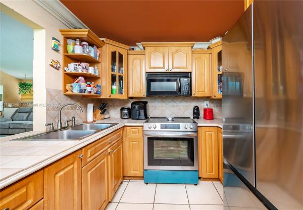 Indian Lake Village, 10010 NW 9th Street Cir #203, Fountainebleau, Florida 33172, image 3
