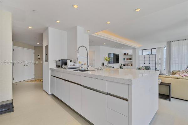 Brickell Key One, 520 Brickell Key Dr #A1421, Miami, Florida 33131, image 1