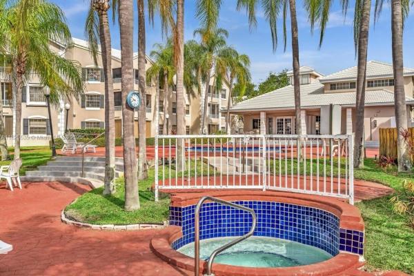 LakeView Club, 2820 N Oakland Forest Dr #308, Oakland Park, Florida 33309, image 1