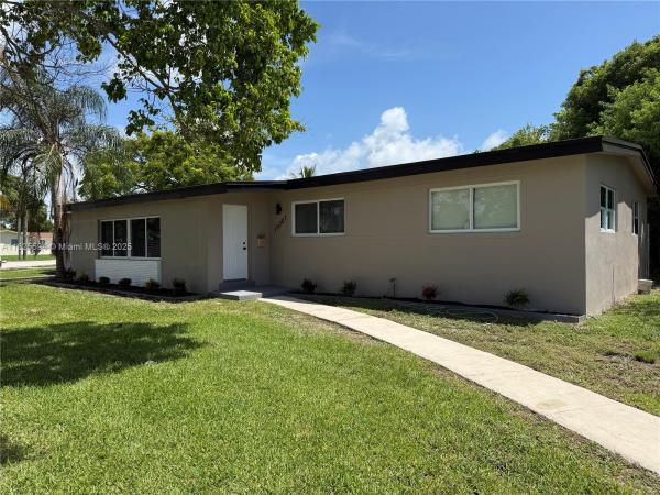 Holiday House, 19201 Flag Dr, Cutler Bay, Florida 33157, image 1