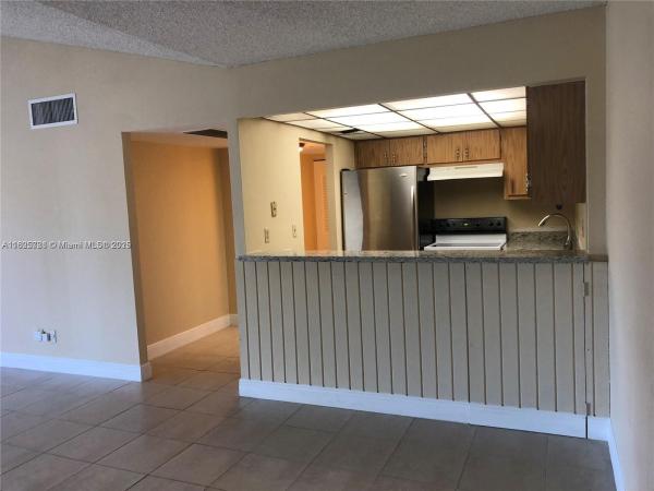 Hampton Court, 5995 Washington St #233, Hollywood, Florida 33023, image 2