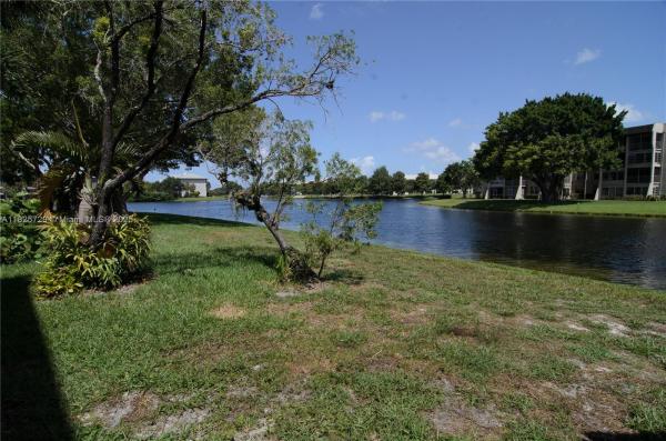 Poinciana Place Of Pine Island Ridge, 9420 Poinciana Pl #115, Davie, Florida 33324, image 1