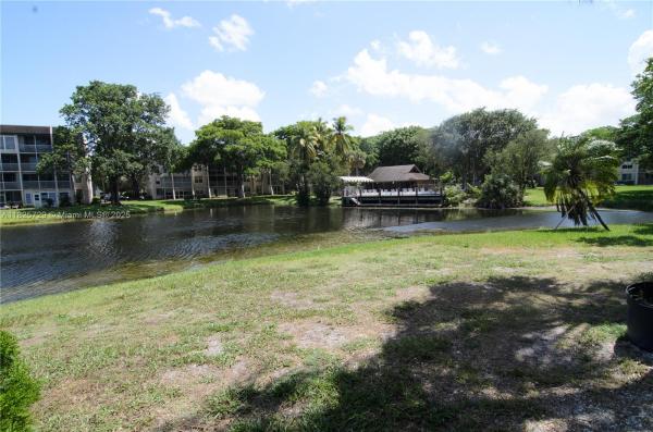 Poinciana Place Of Pine Island Ridge, 9420 Poinciana Pl #115, Davie, Florida 33324, image 2