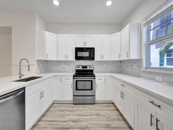 Villa Medici, 1033 NE 17th Way #904, Fort Lauderdale, Florida 33304, image 1