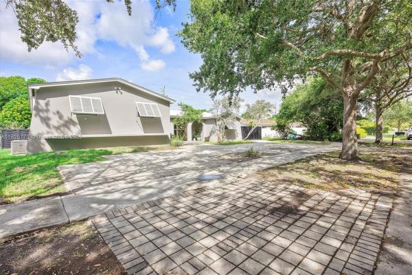 Kendale South, 10220 SW 108th St, Kendall, Florida 33176, image 2