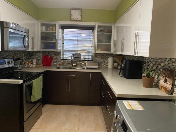 19001 NE 14 Ave #325, Unincorporated Dade County, Florida 33179, image 1