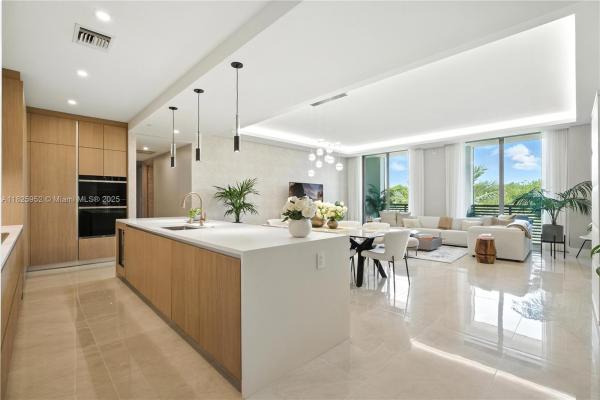 Villa Valencia, 515 Valencia Ave #301, Coral Gables, Florida 33134, image 1