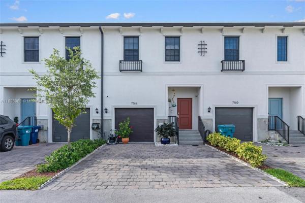 Regal Palm Square, 756 SW 12th St, Florida City, Florida 33034, image 1