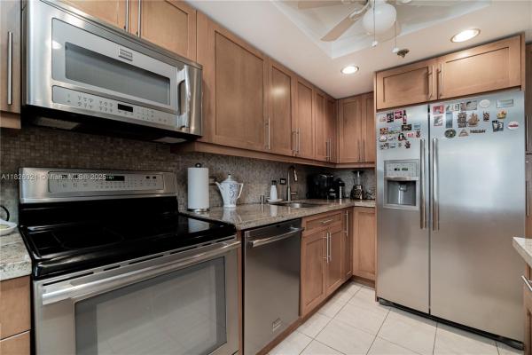 Waterview 2, 20515 E Country Club Dr #1048, Aventura, Florida 33180, image 1