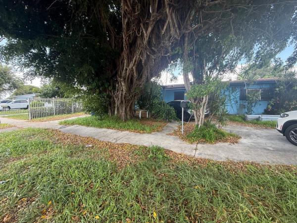 Orange Estates, 10315 SW 42nd St, Westwood Lakes, Florida 33165, image 3